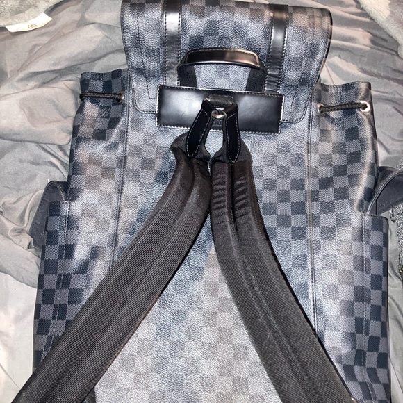 Pictures are self explanatory. There is damage as showin in the picture. - Picture 4 of 4